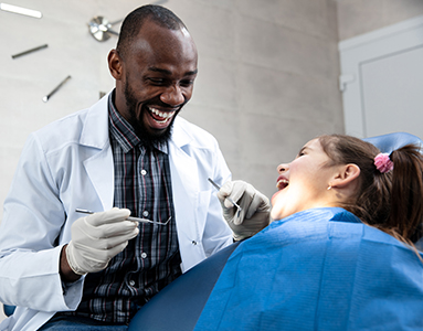 In addition to education and region, factors such as specialty, industry, and employer also influence a clinical dental assistants' salary.